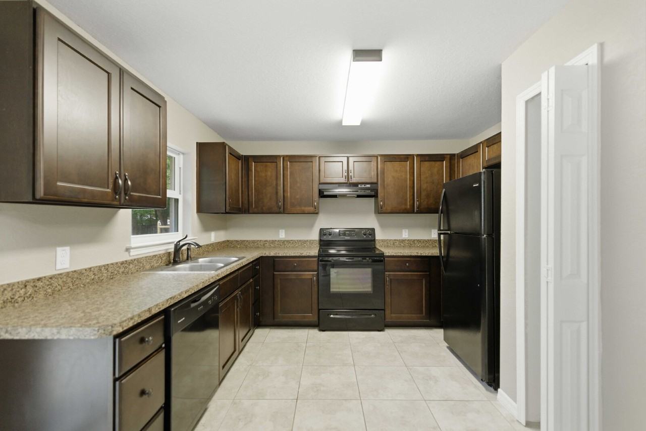 5447 Nw 54th Pl - Photo 7 of 24