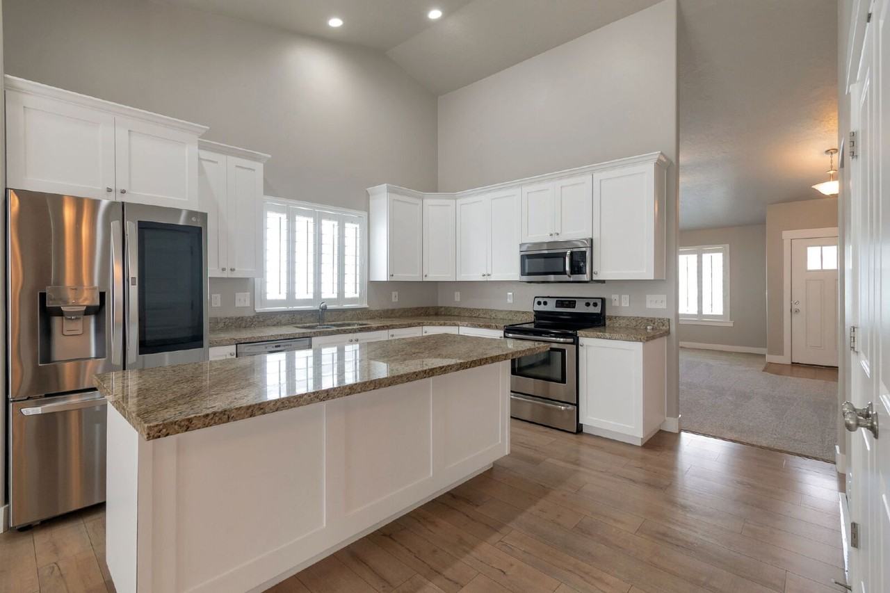 177 N 150 W - Photo 6 of 25