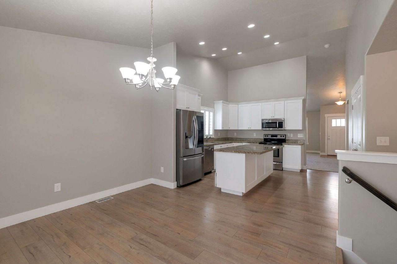 177 N 150 W - Photo 7 of 25