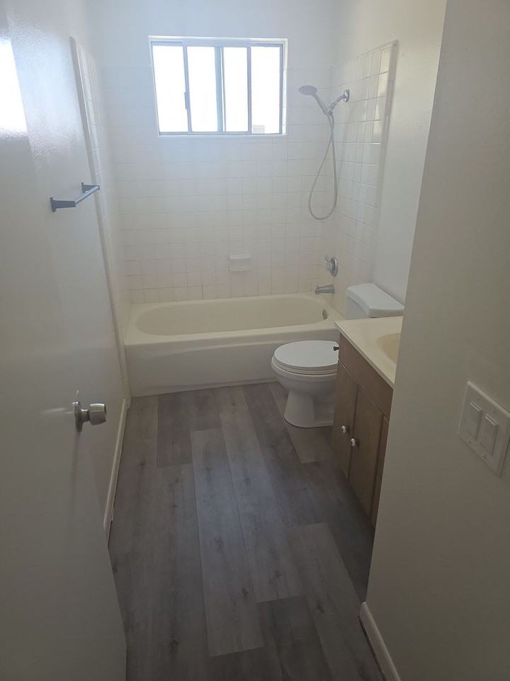 2577 Anchor Ave - Photo 6 of 9