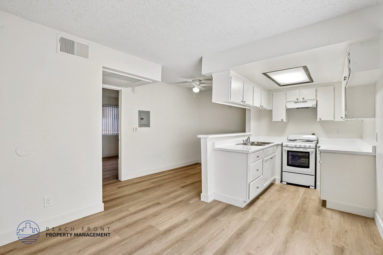 Grand View Tower Apartments - Photo 2 of 17