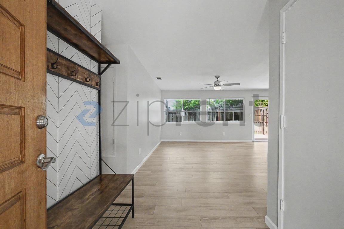 2307 N Cirby Way - Photo 7 of 46