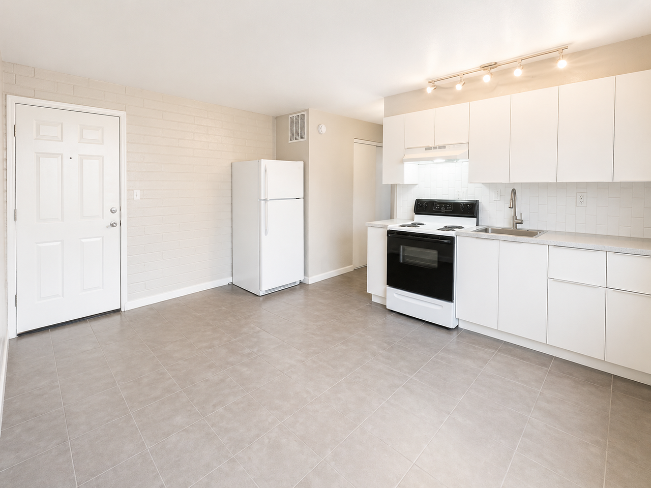 901 E. Pierce St. - Photo 6 of 36