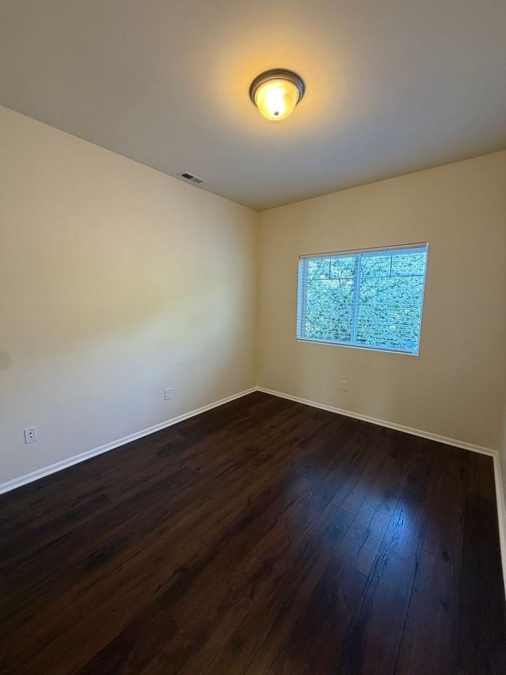 3100 Eagle Loop Ne - Photo 3 of 25