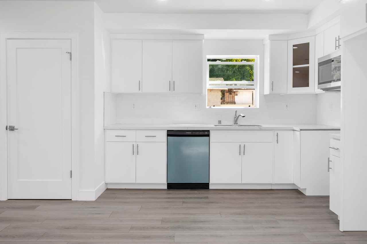 1158 W. 38th St - Photo 2 of 47