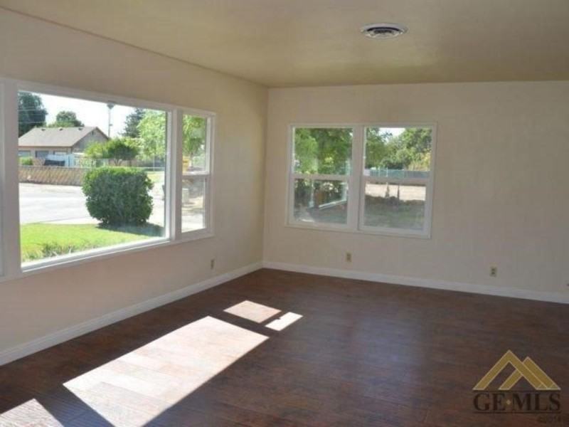 6305 Almond Dr - Photo 7 of 14