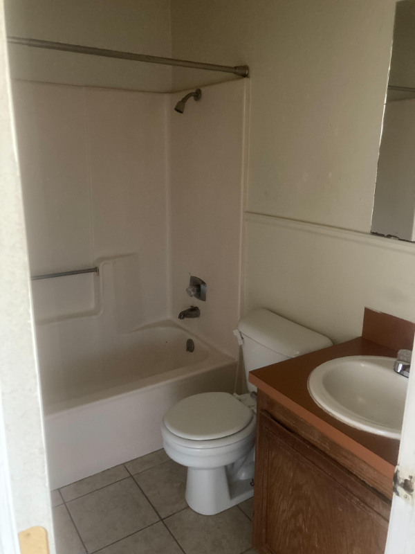 505 Hackberry St - Photo 3 of 8