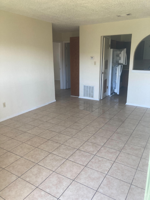505 Hackberry St - Photo 6 of 8