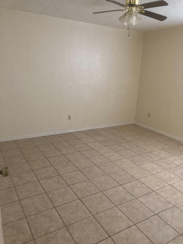 505 Hackberry St - Photo 7 of 8
