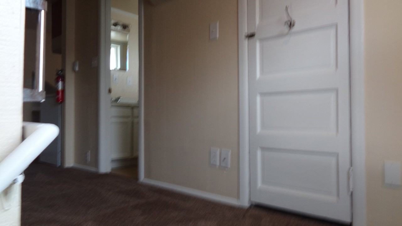 1906 25th St #B - Photo 5 of 27