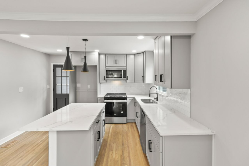 4111 Sudbury Rd - Photo 5 of 19