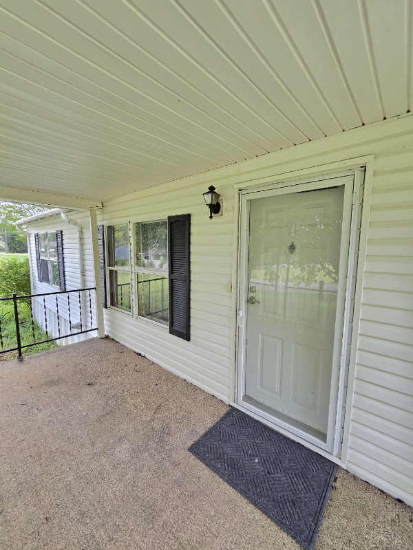 607 W Point Rd - Photo 2 of 39