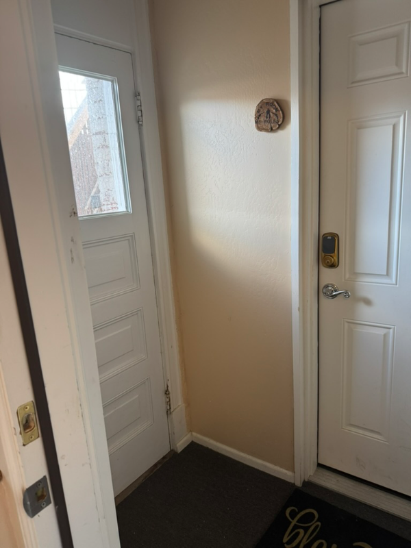 626 W Broadway St #F - Photo 3 of 16