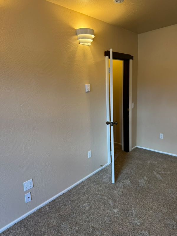 626 W Broadway St #F - Photo 4 of 16