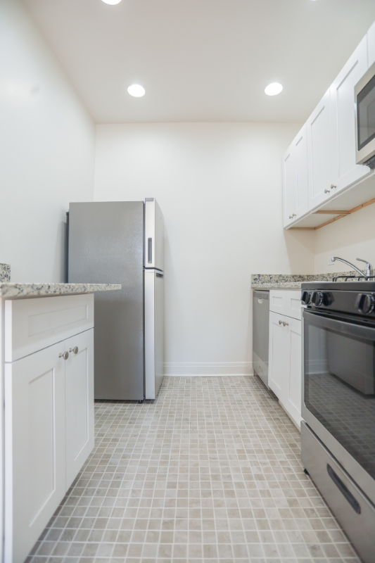 4258 N Clark St #1 - Photo 3 of 12