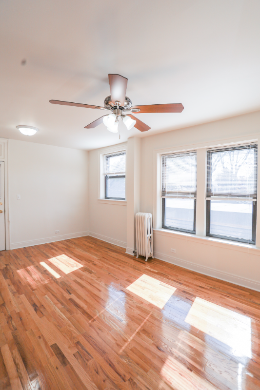 4258 N Clark St #1 - Photo 5 of 12