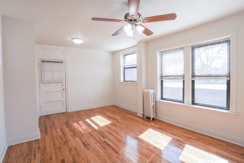 4258 N Clark St #1 - Photo 6 of 12