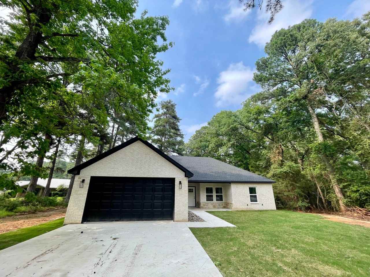 17562 Highland Cir - Photo 2 of 15