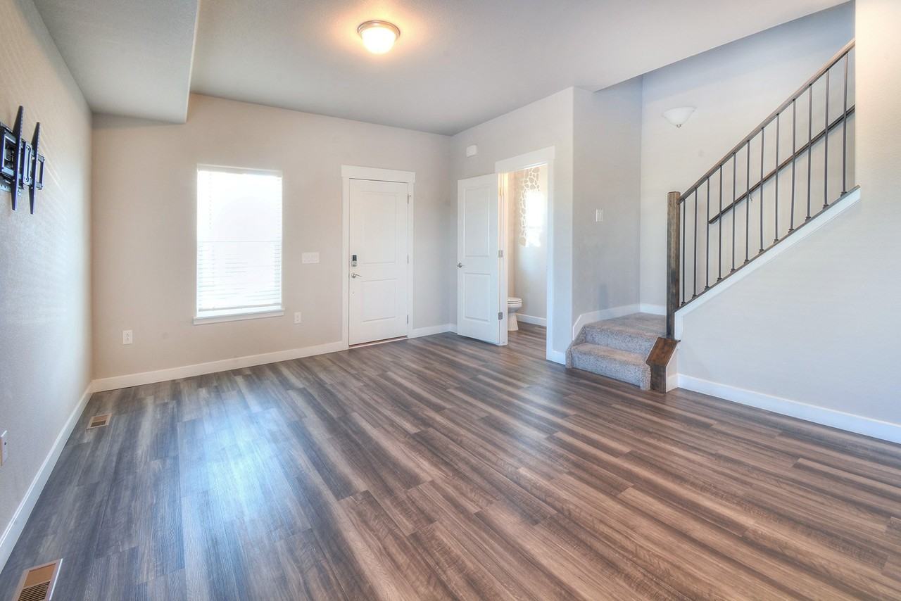 6721 Chagrin Hts - Photo 4 of 15