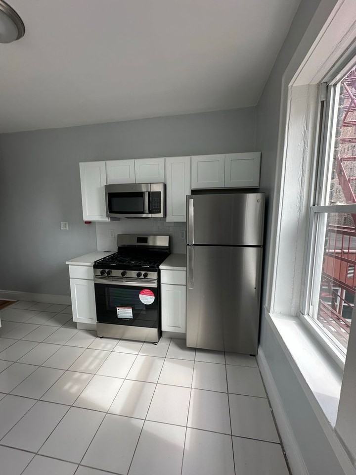 109 67th Street - Photo 6 of 17