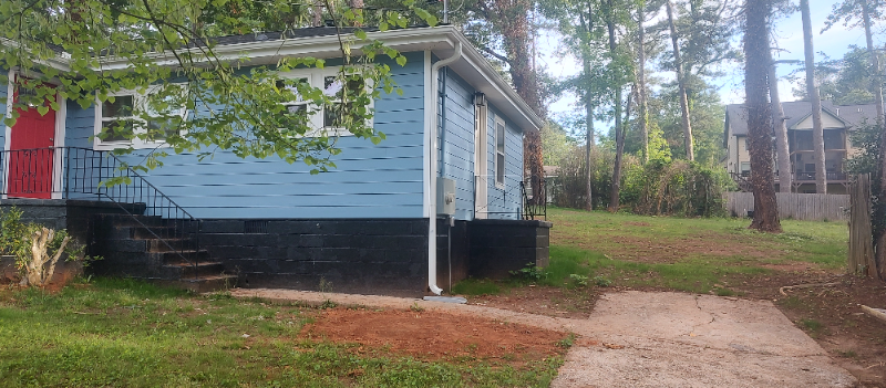 1368 Diamond Ave Se - Photo 3 of 20
