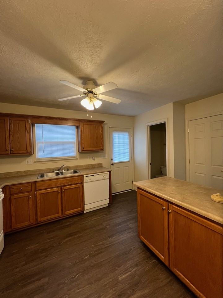 58 Haven Ct #1 - Photo 4 of 8