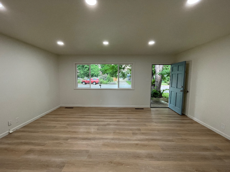 2405 Tamarac Dr - Photo 2 of 18