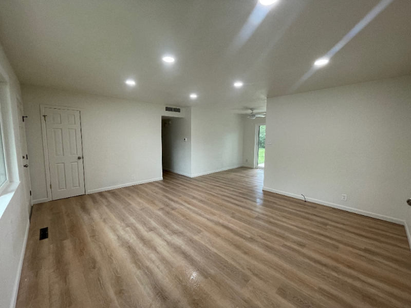 2405 Tamarac Dr - Photo 4 of 18