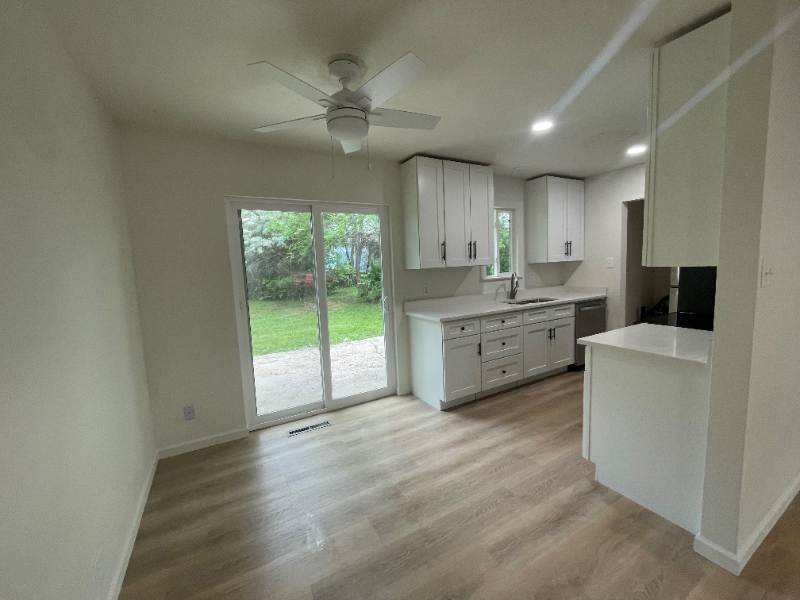 2405 Tamarac Dr - Photo 5 of 18