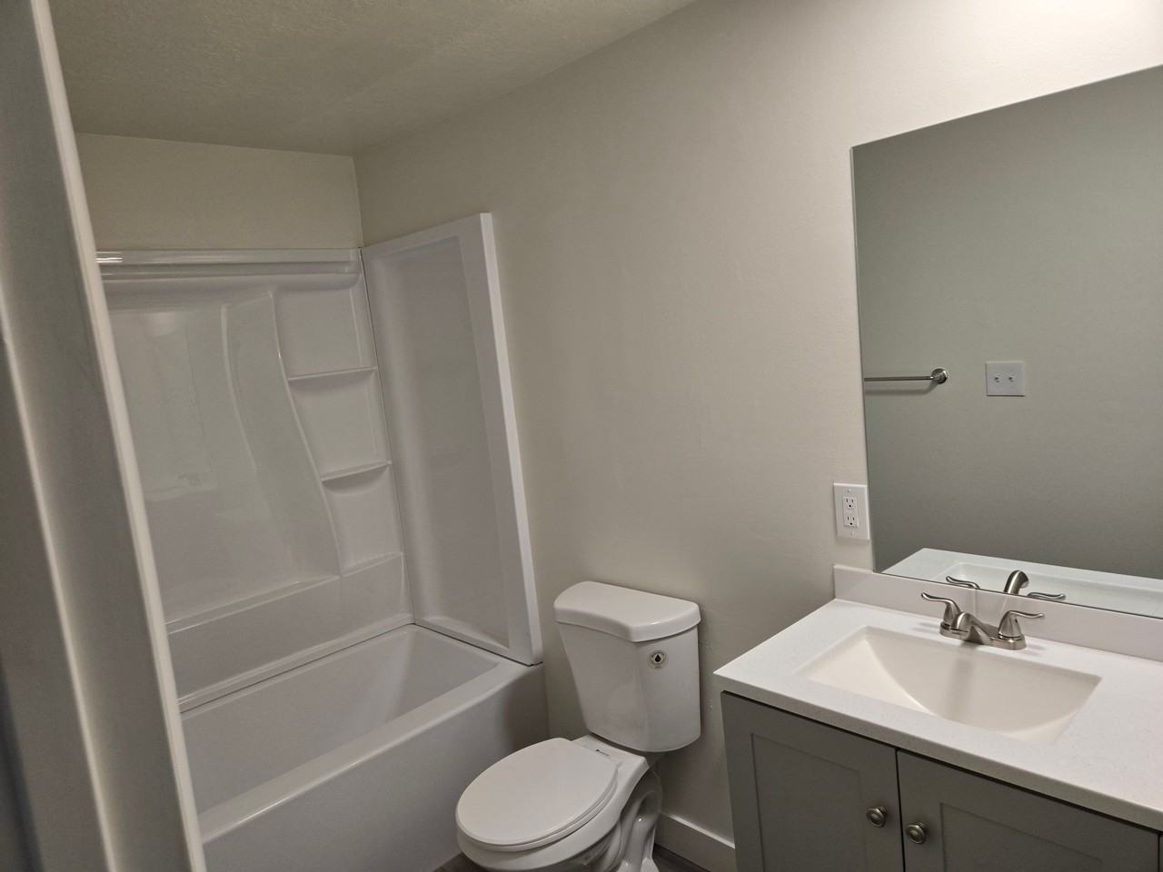 960U 9th St - Photo 3 of 9