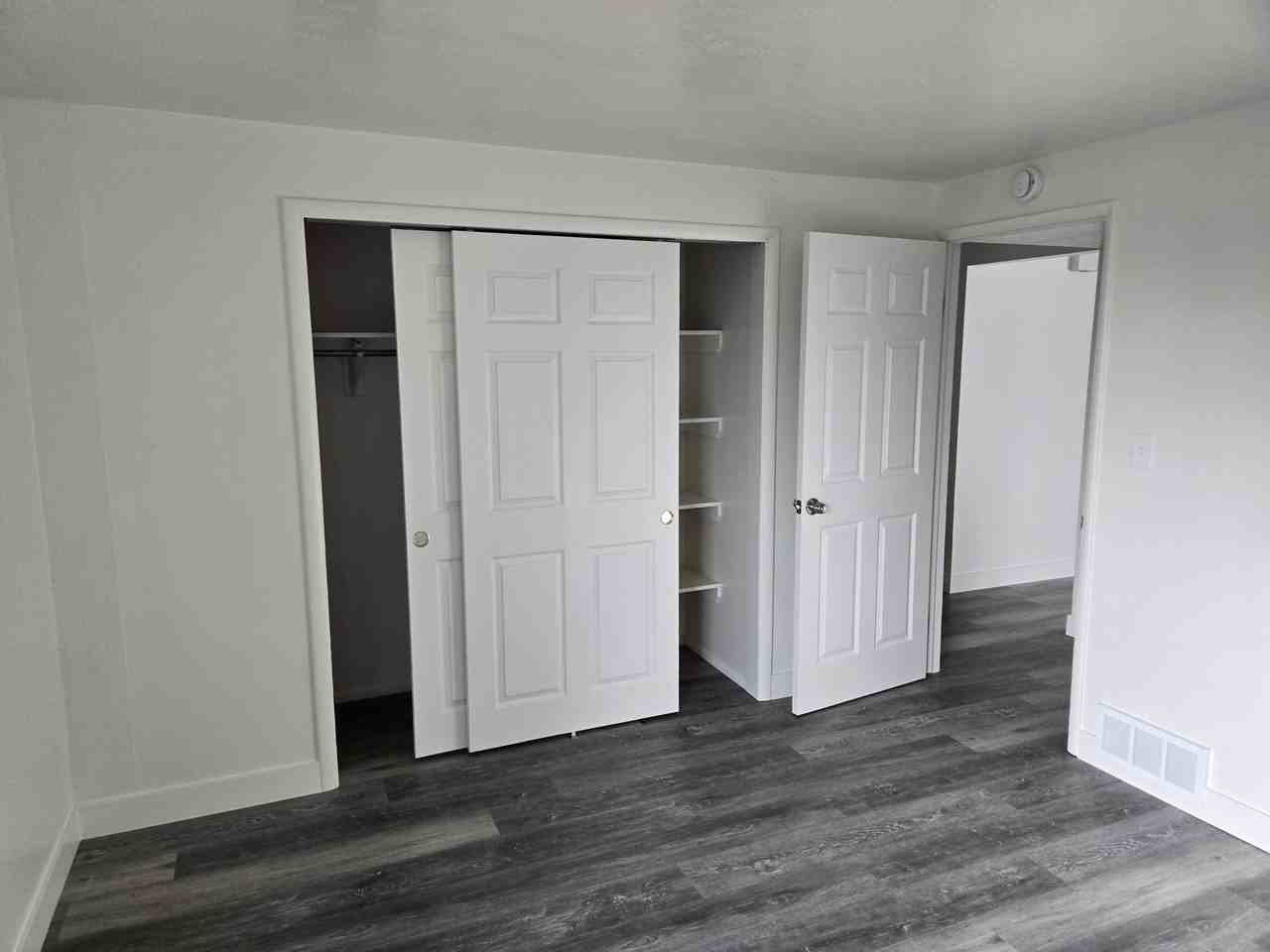 960U 9th St - Photo 5 of 9