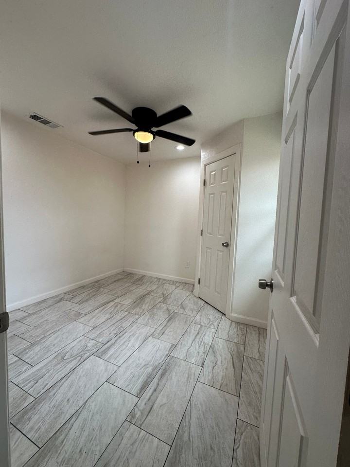 1802 N Cambridge Ave #A - Photo 3 of 5