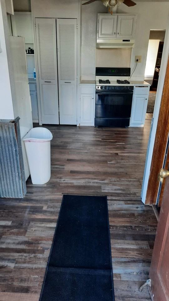 2322 Locust St - Photo 2 of 4