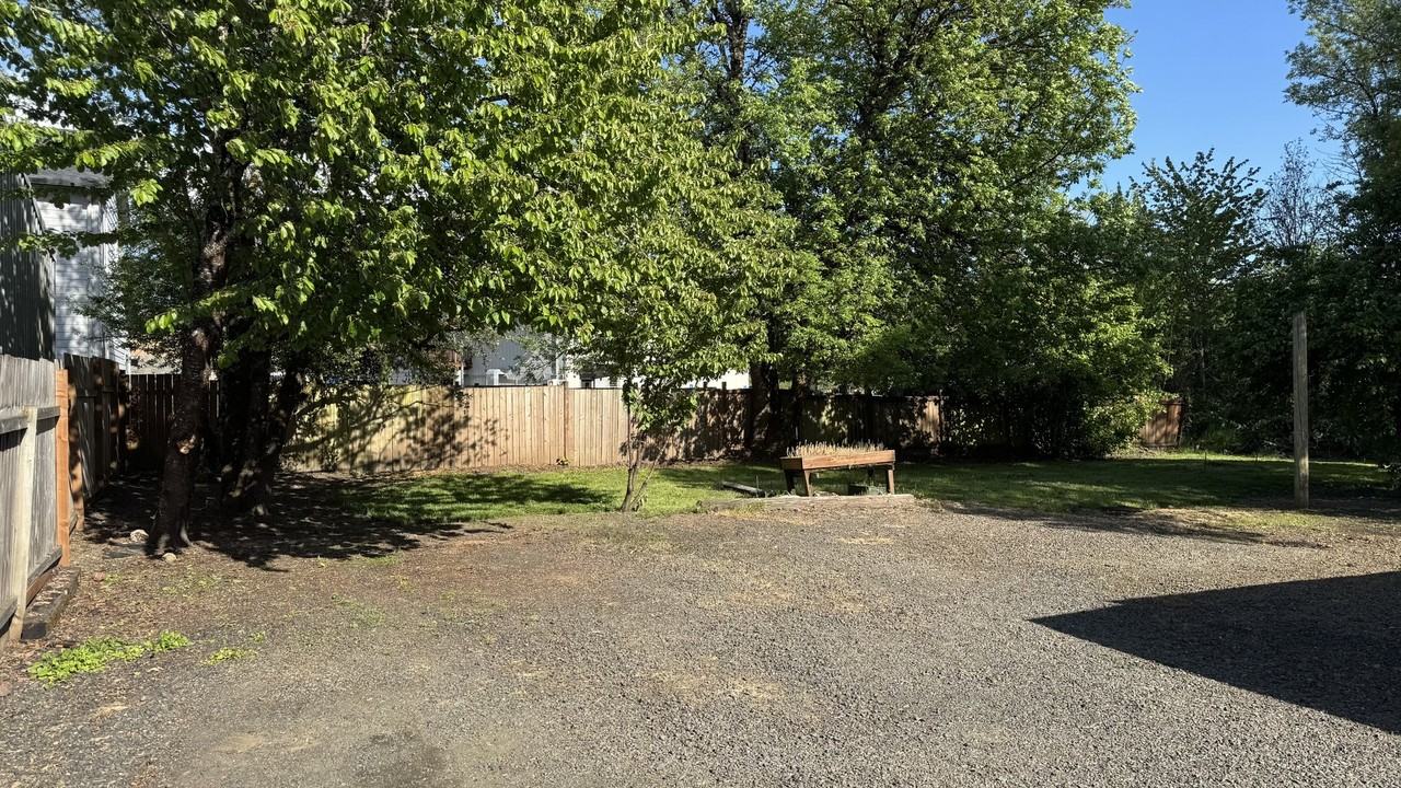 1475 Sw 53rd St Apt B #B - Photo 2 of 15