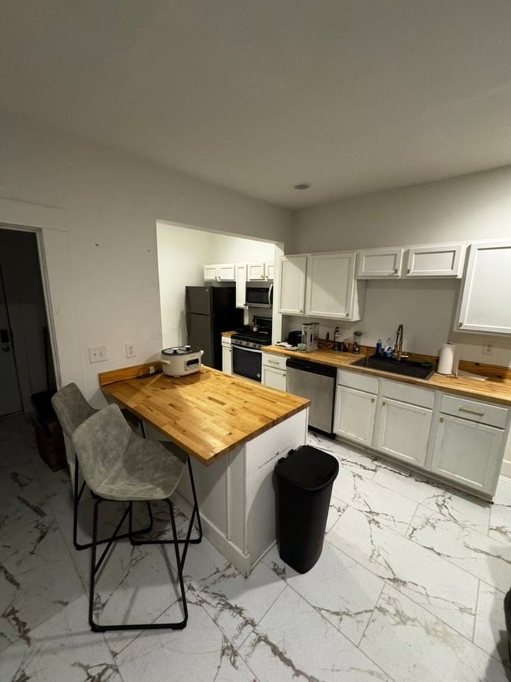 556 N Oxford St #A - Photo 3 of 5