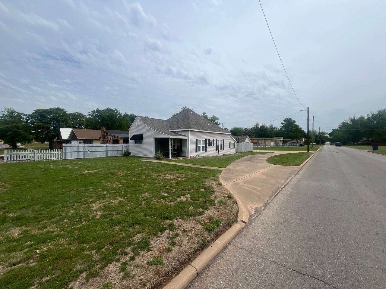 1127 S 10th St - Photo 2 of 18
