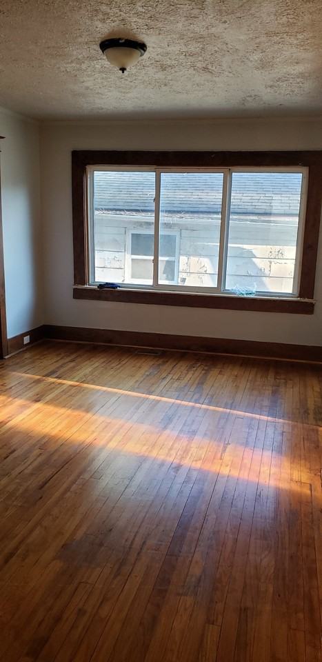 38 N Shirley St - Photo 4 of 17