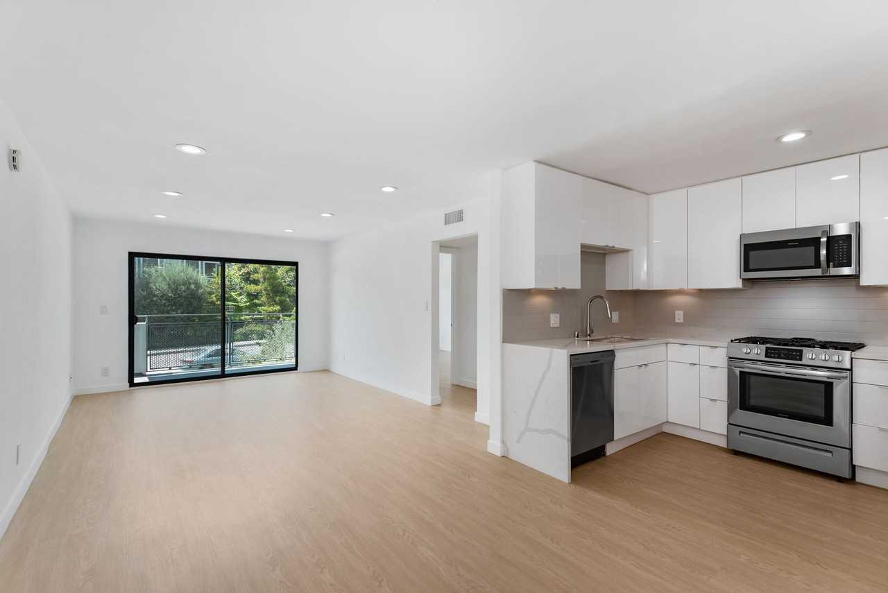 1546 Bundy Drive - Photo 4 of 8