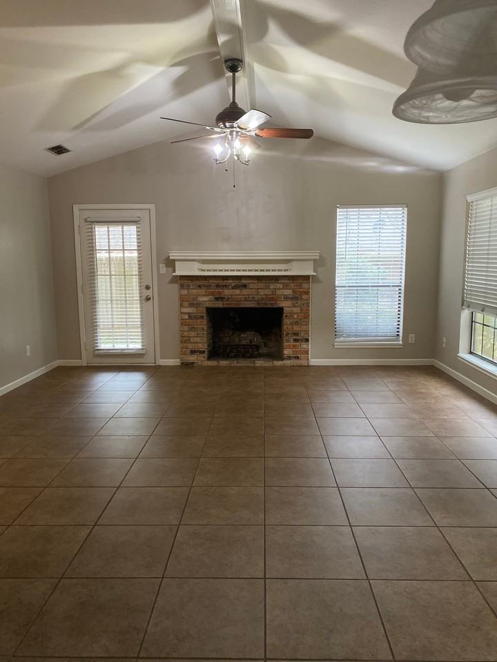 3113 Clear Creek Dr - Photo 3 of 13