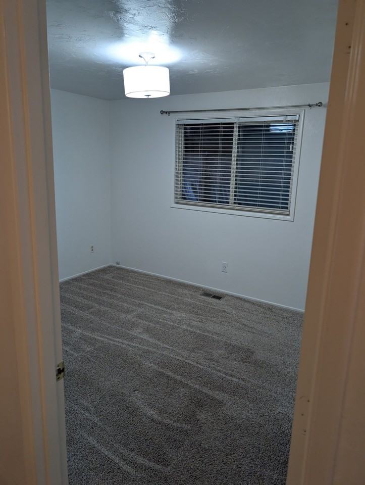 490 67th St - Photo 5 of 10