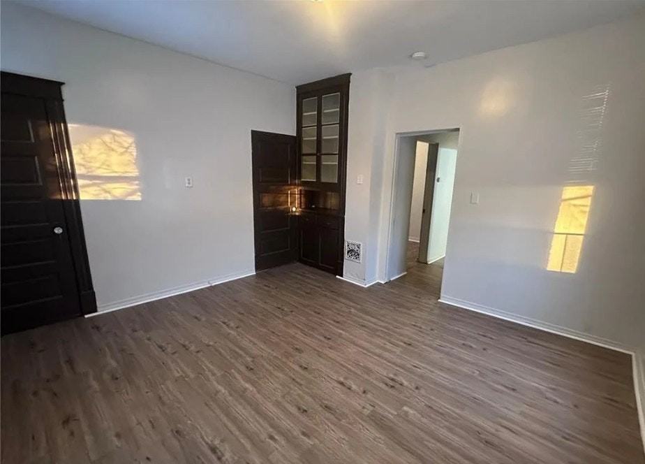 3829 South Compton Avenue, Unit A (TOP) - Photo 3 of 6