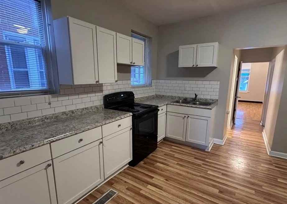 3829 South Compton Avenue, Unit B - Photo 2 of 7