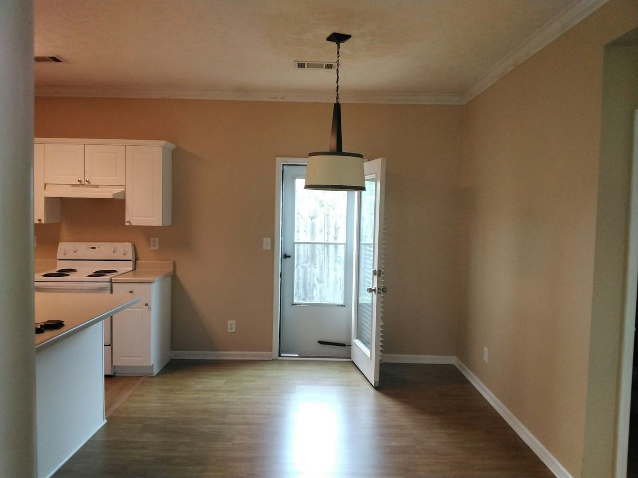 517 McGregor Court - Photo 4 of 26