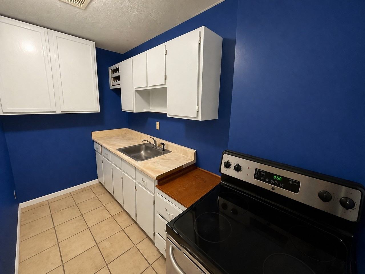 6427 Woodstone Ter #B - Photo 4 of 9