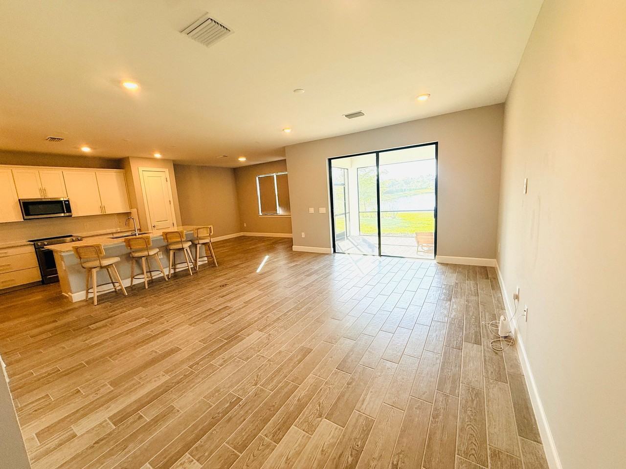 6256 Baywood Ct - Photo 7 of 20