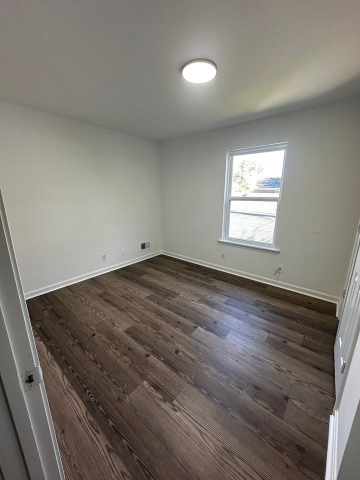937 S Clay St - Photo 5 of 7