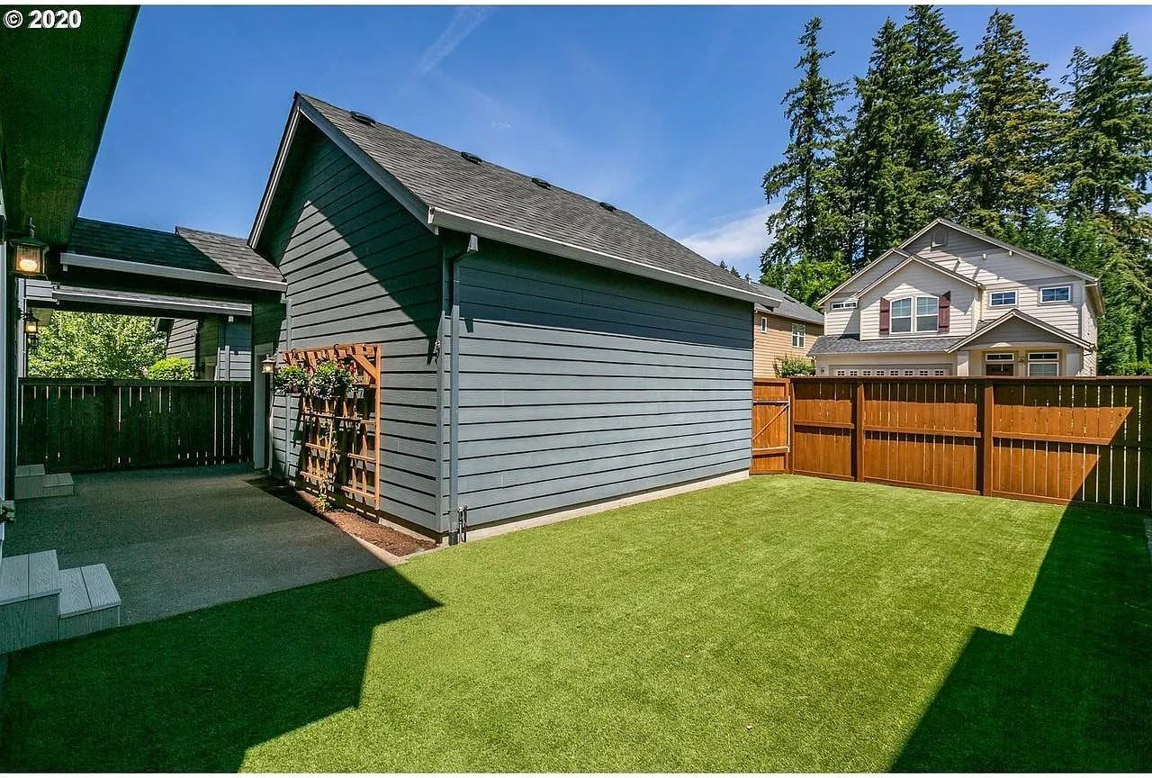 153 NE Porto Way - Photo 3 of 28