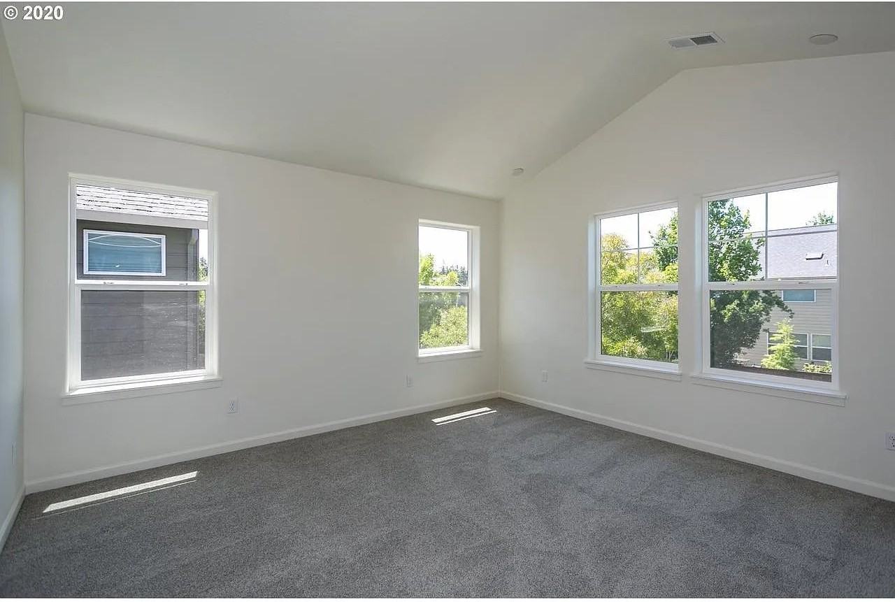 153 NE Porto Way - Photo 7 of 28