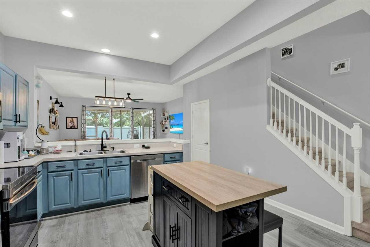 5036 Pond Ridge Drive - Photo 7 of 29