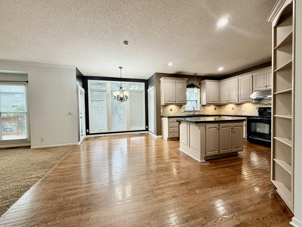 8206 West 127th Place - Photo 4 of 30
